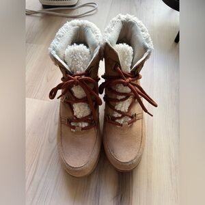 EUC Sorel women’s “Evie Cozy Lace” wedge boots size 11